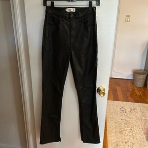 Abercrombie & Fitch Ultra High Rise 90s Slim Straight Jean
